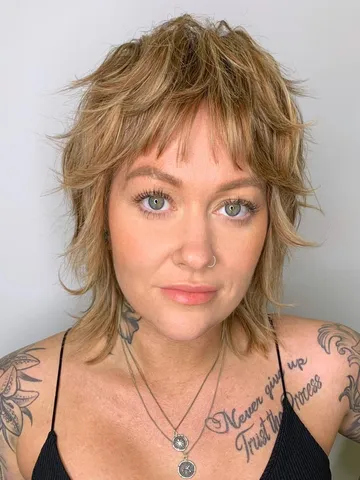 11 short shag haircuts for an effortless style with a touch