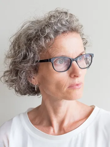 15 best curly hairstyles to flatter oval faces