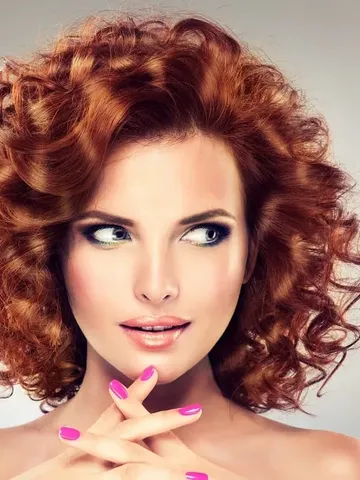 26 medium hairstyles to perfectly frame oval faces