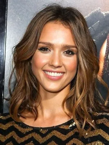 25 best hairstyles for oval face shape female 2025